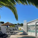 à Saint-pierre-d'oléron Avec Terrasse - Api-1-52-1111 Camping *