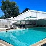 Camping à Saint-pierre-d'oléron Avec Terrasse - Api-1-52-1111 *