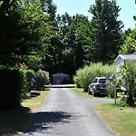 à Saint-pierre-d'oléron Avec Terrasse - Api-1-52-1111 Camping