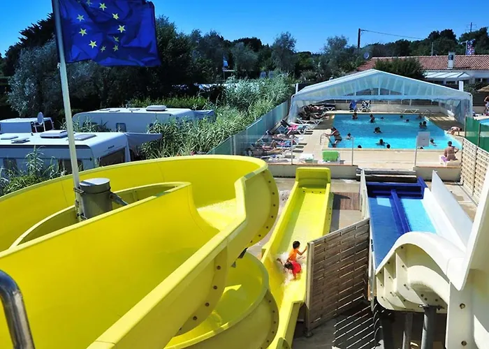 à Saint-pierre-d'oléron Avec Terrasse - Api-1-52-1111 Camping Saint-Pierre-d'Oleron